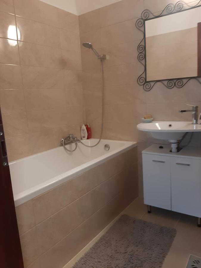 Megyeri Apartman Pócsmegyer Exterior foto