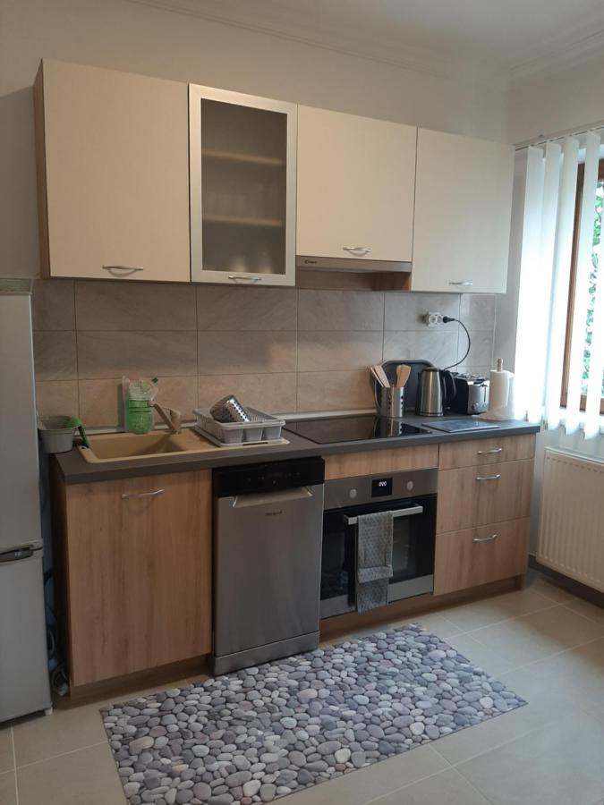Megyeri Apartman Pócsmegyer Exterior foto