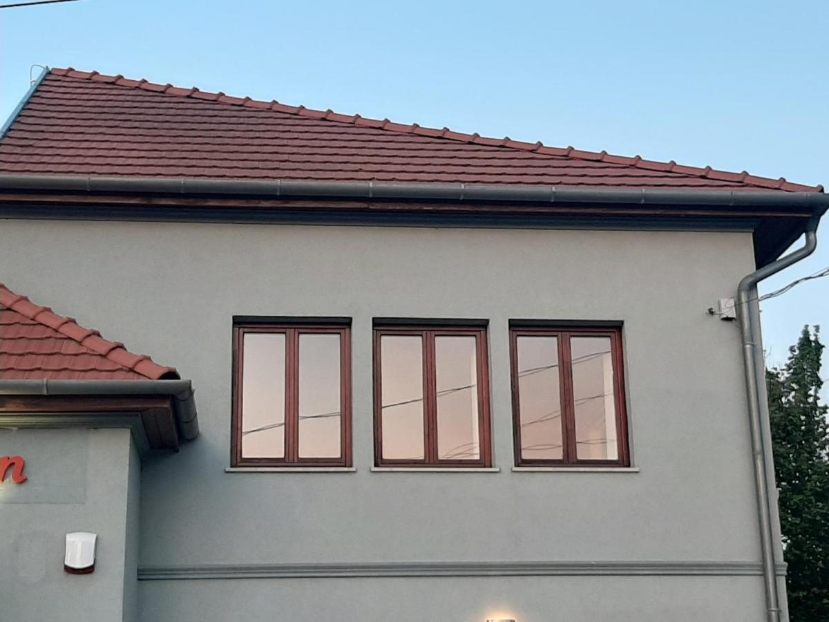 Megyeri Apartman Pócsmegyer Exterior foto