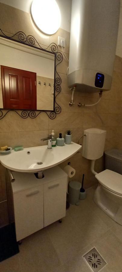 Megyeri Apartman Pócsmegyer Exterior foto